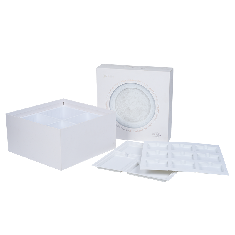 Kotak muzik berputar berbentuk buku keras bertemakan percutian